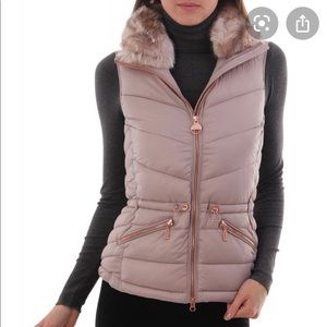 Barbour vest. Removable faux fur collar.